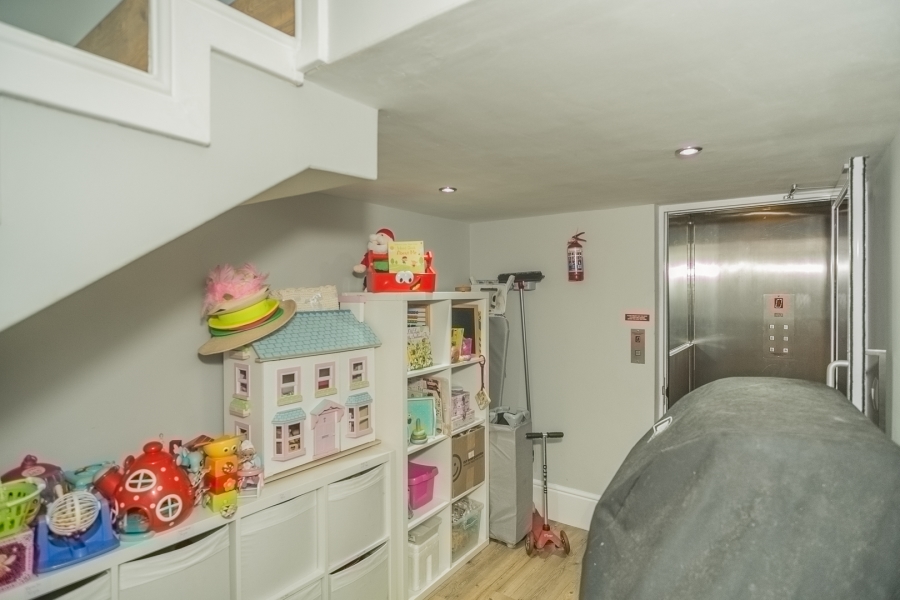 7 Bedroom Property for Sale in Cairnside Western Cape